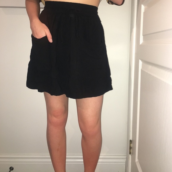 Black skirt - Picture 2 of 2